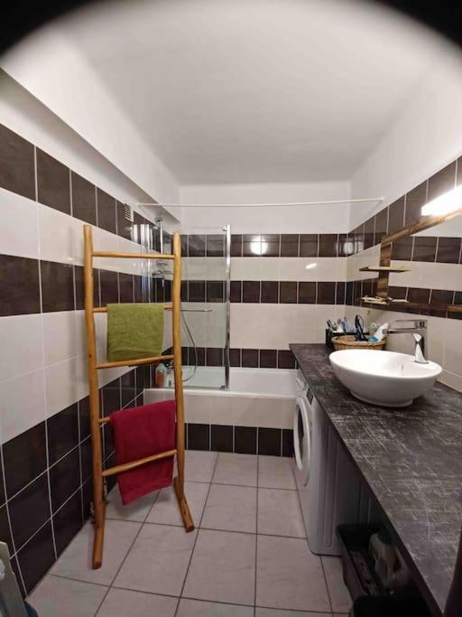 Grand T2 Esprit Loft Coeur De Apartment Sete